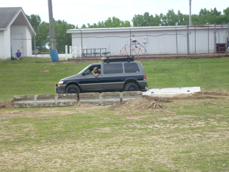 Illustration for article titled Flatfest 2019, a day of fun with the family, the minivan succeeds at shaming Subarus on the Overland course. (Afternoon repost)